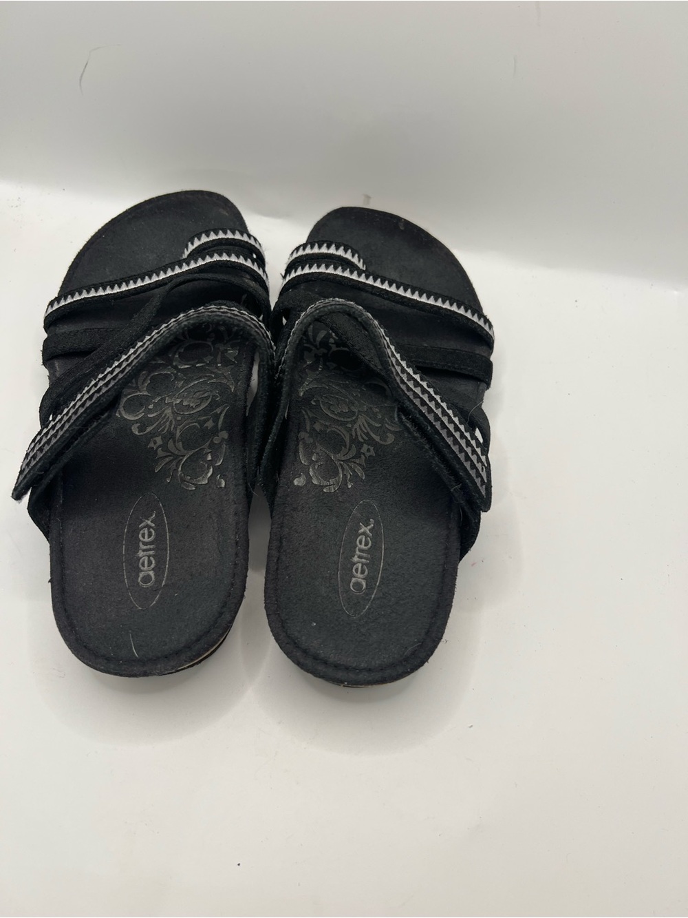 Aetrex Black Slip-On Sandals with White Zigzag Trim - Picture 5 of 10